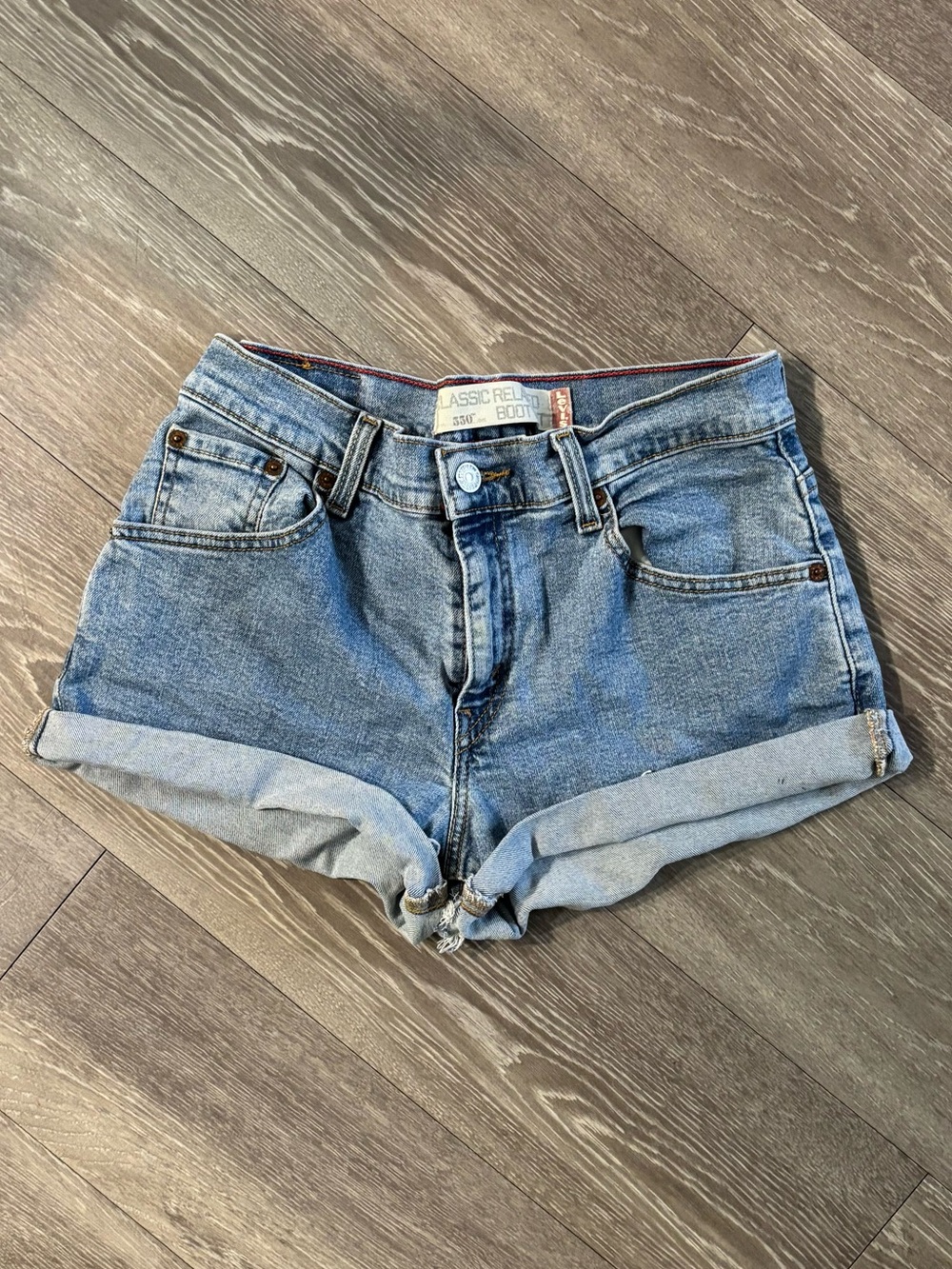 Vintage Levi’s 550 Classic Blue Roll Up Denim Shorts